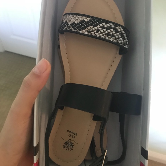 Sandals - Picture 4 of 5